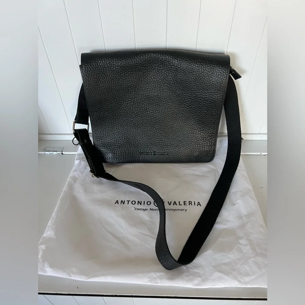 ANTONIO VALERIA Albert Premium Leather Messenger Bag for Men
